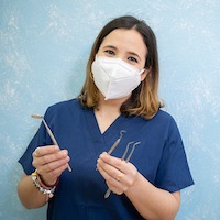 periodontal hygienist wearing mask